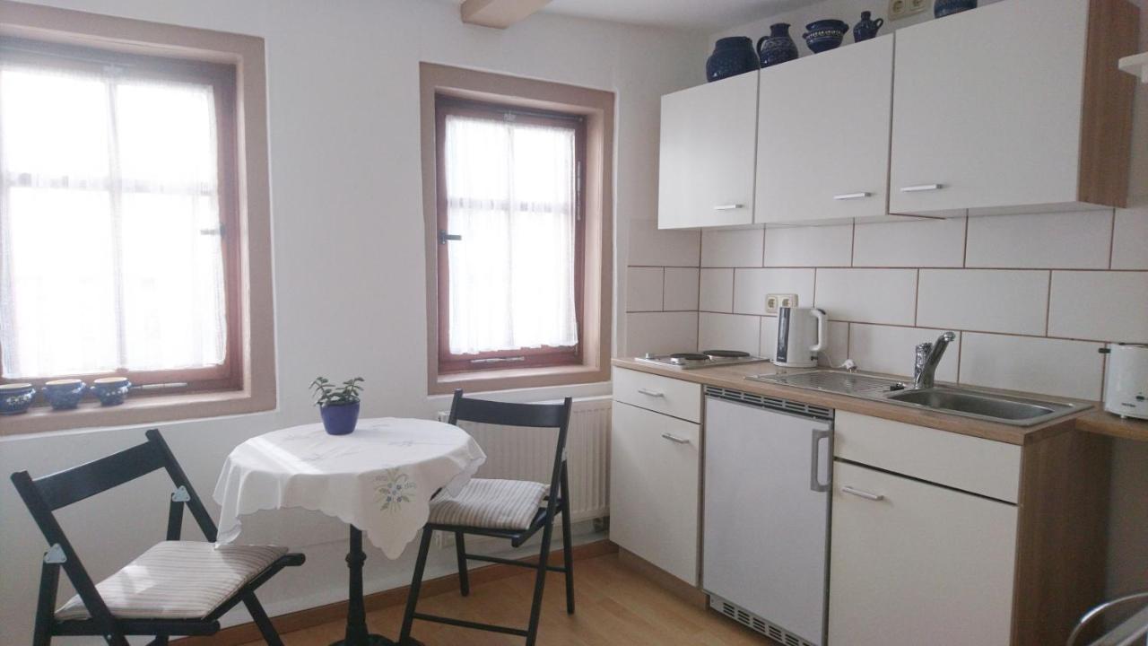 Haus Zum Kleinen Helm Apartment Erfurt Exterior foto