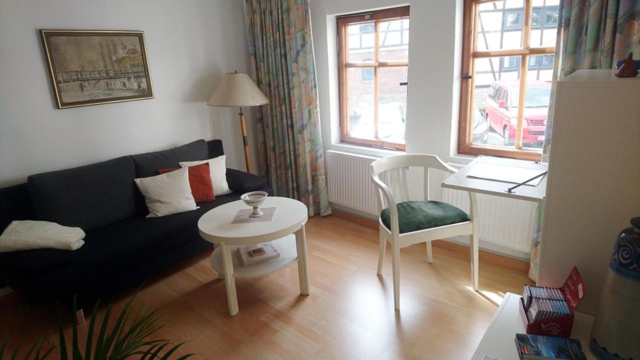 Haus Zum Kleinen Helm Apartment Erfurt Exterior foto