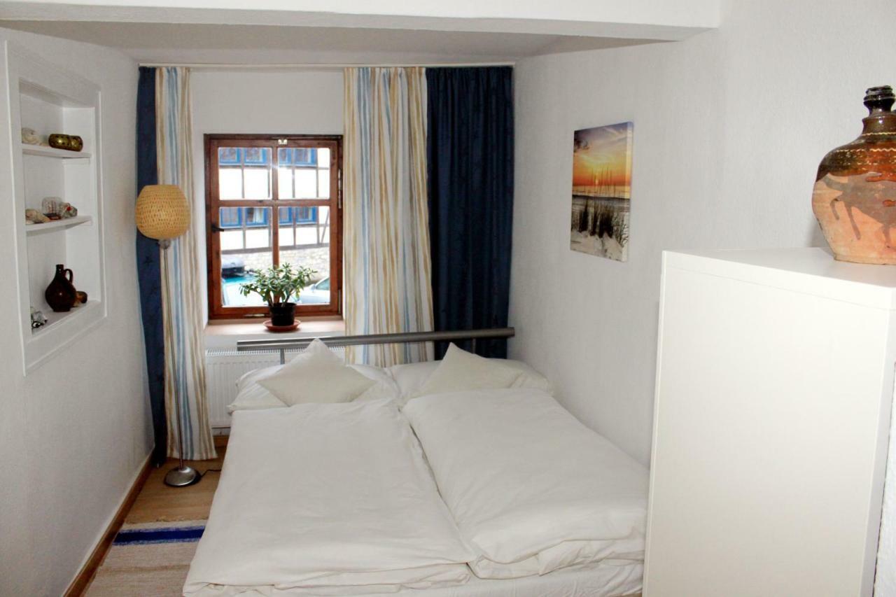 Haus Zum Kleinen Helm Apartment Erfurt Exterior foto