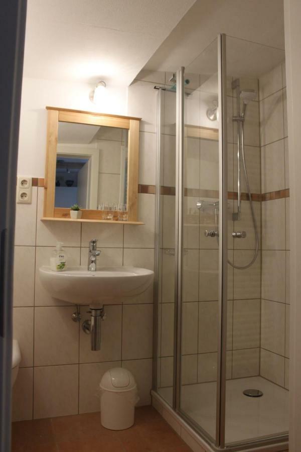 Haus Zum Kleinen Helm Apartment Erfurt Exterior foto